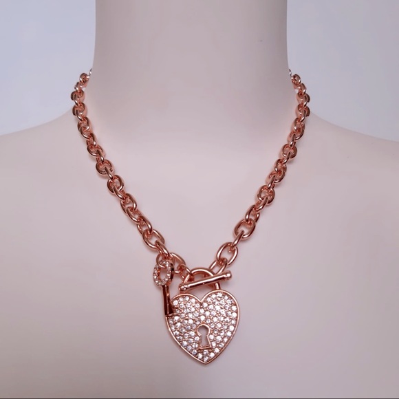 Reduced‼️Gold Rose Choker, Rhinestone Crystal Heart Pendant and Key - Picture 6 of 6